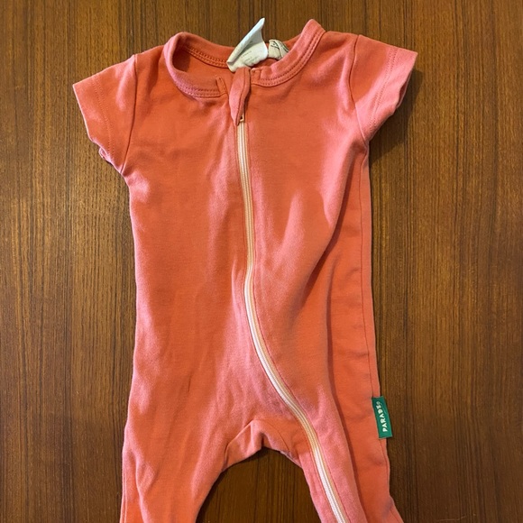 Parade Organics - 0-3 month Apricot Double zipper romper - Picture 1 of 1